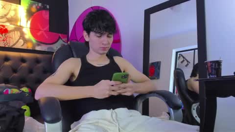 Snapshot of santi_delacruz chatting on January 23, 3:22 pm santi online show from January 23, 3:22 pm