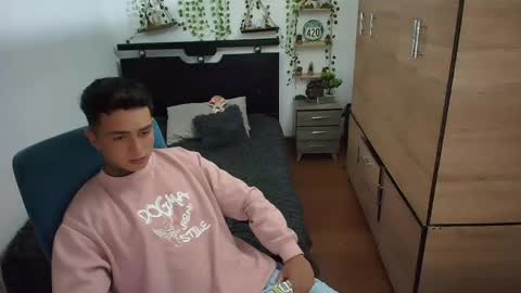 santi_ss online show from May 30, 11:27 pm
