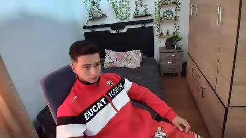 santi_ss online show from June 15, 3:26 pm
