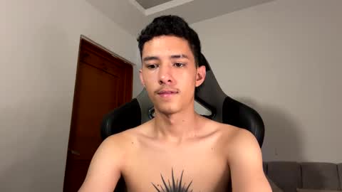 santi_twink19 online show from January 8, 11:52 pm