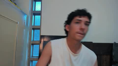 santi_twink19 online show from October 5, 10:25 pm