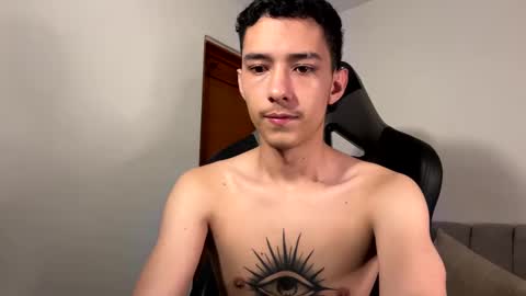 santi_twink19 online show from January 8, 1:09 pm