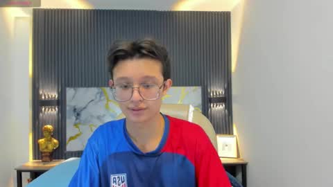 santiago_russo18 online show from October 28, 3:03 pm