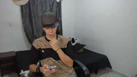 Julius Novachrono  online show from April 4, 11:35 pm