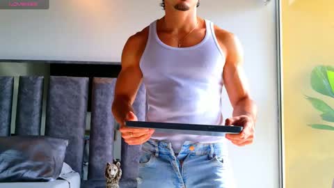 Santiago Seans online show from February 7, 2:02 pm