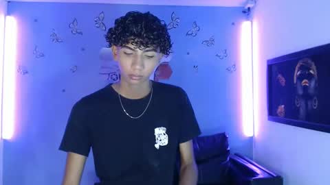 santiago online show from December 3, 1:43 pm