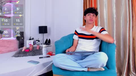 Santiago Carrington online show from February 3, 8:03 pm