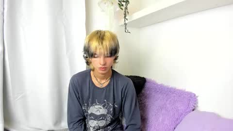 kitty online show from December 4, 6:44 am