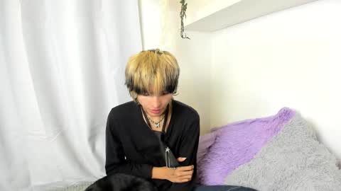 kitty online show from December 18, 3:04 am