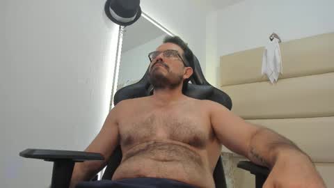 Snapshot of sbastone_muscle chatting on October 22, 4:32 pm sebastian muscleman daddy the better latin lover online show from October 22, 4:32 pm