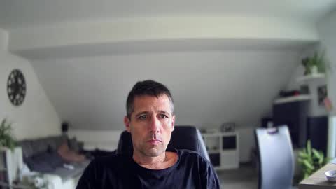 Snapshot of schnuckigeil chatting on October 27, 8:38 am Dildomen online show from October 27, 8:38 am