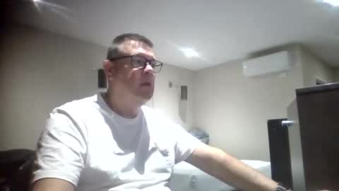 Snapshot of scoobs71 chatting on October 15, 8:44 am Scoobs online show from October 15, 8:44 am