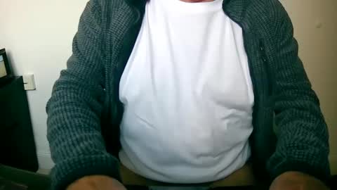 Snapshot of scotti30 chatting on February 16, 9:26 am Scott online show from February 16, 9:26 am