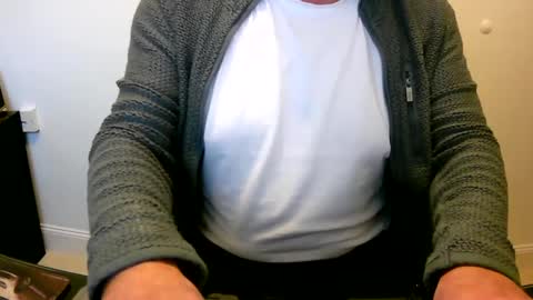 Snapshot of scotti30 chatting on December 25, 9:02 am Scott online show from December 25, 9:02 am