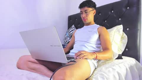 Snapshot of sebastian_dash chatting on January 15, 2:49 am SEBAS  online show from January 15, 2:49 am