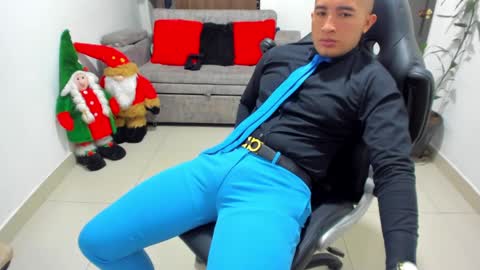 Snapshot of sebastian_oconnor77 chatting on December 11, 2:50 pm juan  sebastian online show from December 11, 2:50 pm