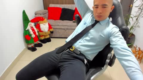 Snapshot of sebastian_oconnor77 chatting on December 30, 12:31 pm juan  sebastian online show from December 30, 12:31 pm