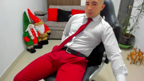 Snapshot of sebastian_oconnor77 chatting on December 24, 1:17 pm juan  sebastian online show from December 24, 1:17 pm