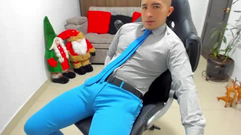 Snapshot of sebastian_oconnor77 chatting on January 6, 12:13 pm juan  sebastian online show from January 6, 12:13 pm