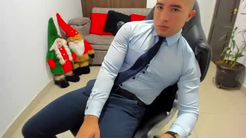 Snapshot of sebastian_oconnor77 chatting on December 17, 1:38 pm juan  sebastian online show from December 17, 1:38 pm