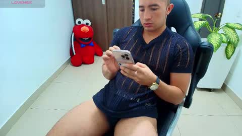Snapshot of sebastian_oconnor77 chatting on October 6, 12:32 pm juan  sebastian online show from October 6, 12:32 pm