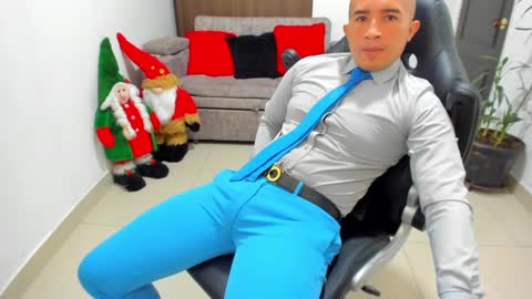 Snapshot of sebastian_oconnor77 chatting on December 16, 4:27 pm juan  sebastian online show from December 16, 4:27 pm