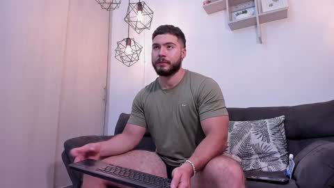 Snapshot of sebastianvilla__ chatting on February 2, 10:49 pm Instagram jeanpaulfit  online show from February 2, 10:49 pm