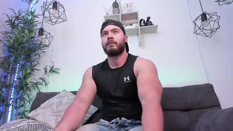 Snapshot of sebastianvilla__ chatting on March 4, 9:22 pm Instagram jeanpaulfit  online show from March 4, 9:22 pm