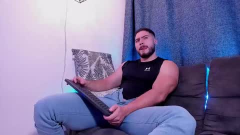Snapshot of sebastianvilla__ chatting on February 11, 11:22 pm Instagram jeanpaulfit  online show from February 11, 11:22 pm