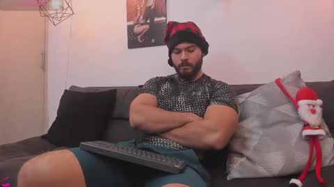 Instagram jeanpaulfit  online show from December 13, 11:00 pm