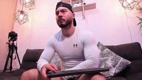 Snapshot of sebastianvilla__ chatting on December 5, 2:11 pm Instagram jeanpaulfit  online show from December 5, 2:11 pm