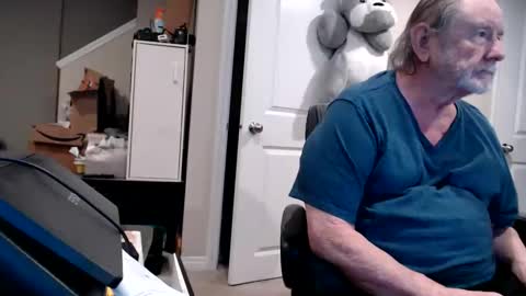 selkie2s online show from April 4, 1:46 am