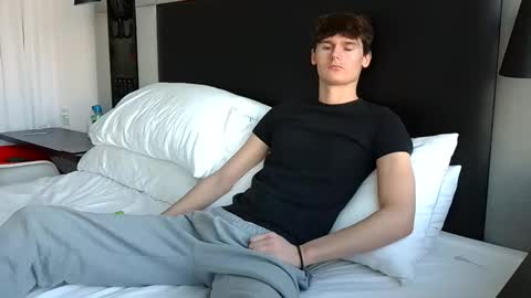 Snapshot of sensualalien chatting on December 3, 9:12 pm Cam online show from December 3, 9:12 pm