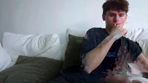 Snapshot of sensualalien chatting on September 28, 9:35 pm Cam online show from September 28, 9:35 pm