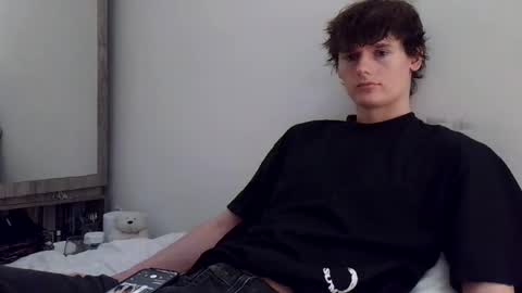 Snapshot of sensualalien chatting on February 22, 1:00 am Cam online show from February 22, 1:00 am