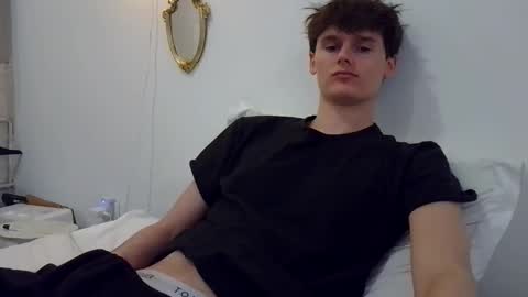 Snapshot of sensualalien chatting on October 27, 1:08 am Cam online show from October 27, 1:08 am