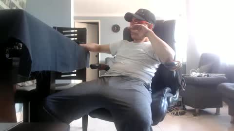 Snapshot of serioyhetero19 chatting on January 6, 3:40 pm hetero serio discreto online show from January 6, 3:40 pm