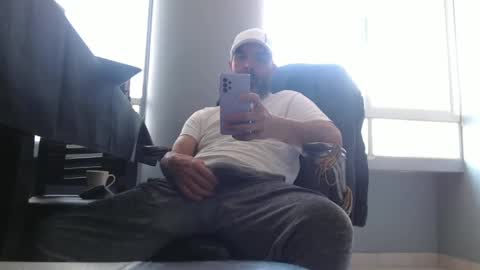 Snapshot of serioyhetero19 chatting on September 13, 6:20 pm hetero serio discreto online show from September 13, 6:20 pm