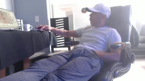 Snapshot of serioyhetero19 chatting on February 20, 7:41 pm hetero serio discreto online show from February 20, 7:41 pm