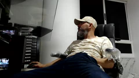 hetero serio discreto online show from July 16, 11:56 pm