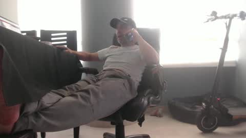 Snapshot of serioyhetero19 chatting on March 8, 6:14 pm hetero serio discreto online show from March 8, 6:14 pm