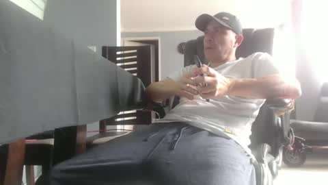 Snapshot of serioyhetero19 chatting on January 7, 3:22 pm hetero serio discreto online show from January 7, 3:22 pm