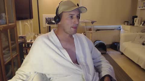 Snapshot of sexlobo1 chatting on December 24, 2:33 pm Sexlobo online show from December 24, 2:33 pm