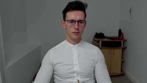 Snapshot of sexxymuscles4u chatting on December 12, 6:57 am Sexxymuscles4U online show from December 12, 6:57 am