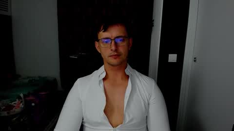 Snapshot of sexxymuscles4u chatting on October 7, 11:47 am Sexxymuscles4U online show from October 7, 11:47 am