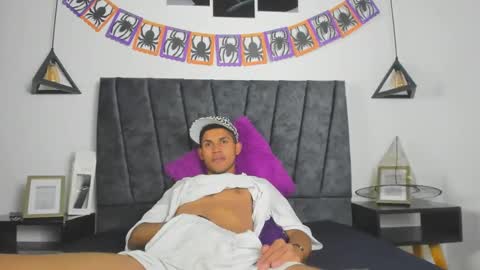 Snapshot of sexy_latin_cum chatting on October 24, 3:08 am sexy_latin_cum online show from October 24, 3:08 am