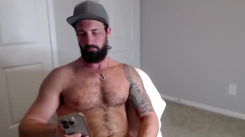 Snapshot of sexymanmk26 chatting on February 5, 1:26 am lets go private  im ready to play pvt cum online show from February 5, 1:26 am