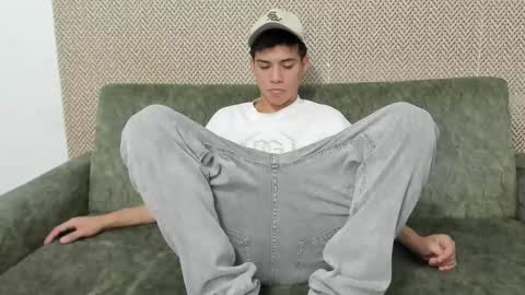 Snapshot of sexys_boys18 chatting on September 29, 7:10 pm MATIAS-18   THIAHO -18  MAX-19  NICOKALY-19  CAIN-19   MOD ESTEBAN online show from September 29, 7:10 pm