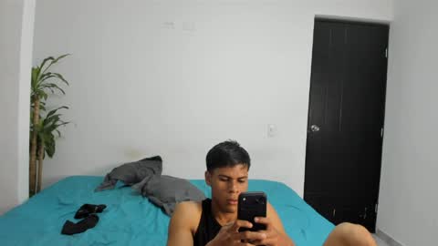 shark_boy21 online show from April 4, 11:13 pm