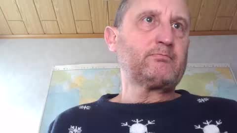 Snapshot of sharpshoder chatting on January 3, 10:20 am Peter online show from January 3, 10:20 am